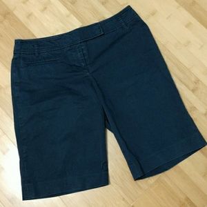 EUC ANN TAYLOR LOFT Navy Bermuda Shorts 0